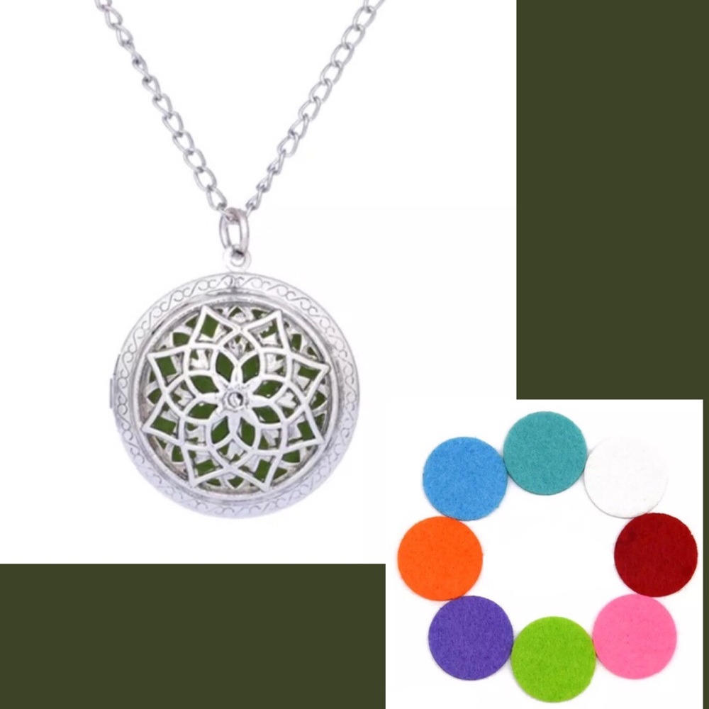 Aromatherapy Flower Locket Necklace